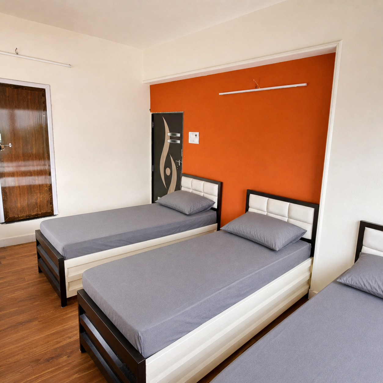 Spacious 4 Sharing Paying Guest Room in Center of Ahmedabad